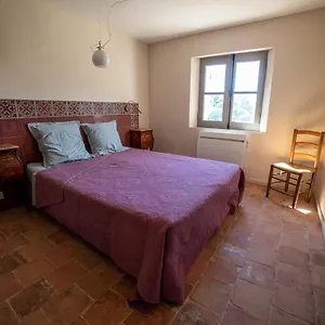 https://domaine-les-perpetus.fr-provencehotel.com