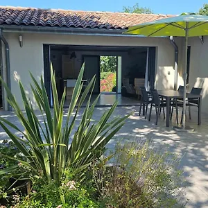 https://les-oliviers-gite-grand-confort-au-calme.hotels-rhonealpes.com